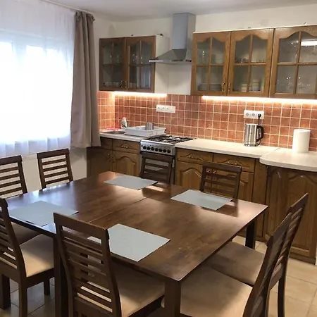 Buekkrosehill Apartment Bukkmogyorosd